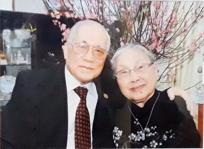 vợ chồng nhà thơ xuân thiêm.jpg -1
