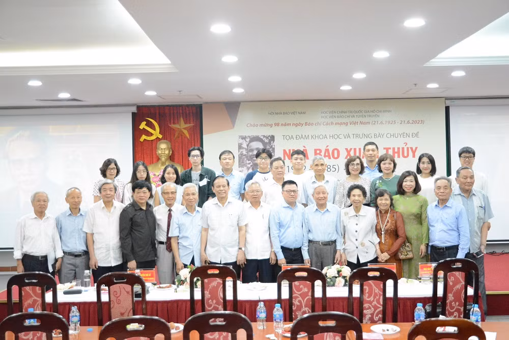 Nghiên cứu dựng tượng nhà báo Xuân Thủy -0