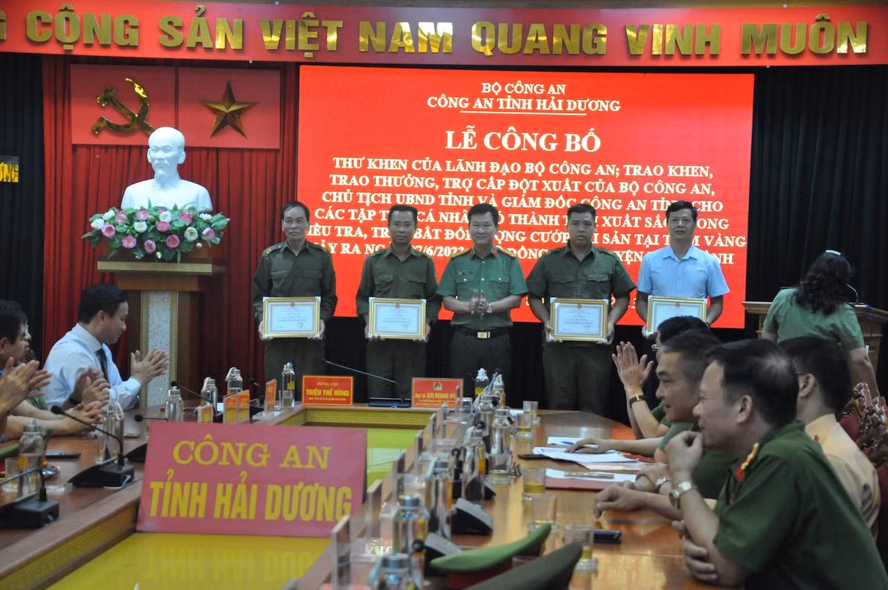 Công an tỉnh Hải Dương tổ chức lễ công Công bố thư khen của lãnh đạo Bộ Công an, trao khen, trao thưởng, trợ cấp đột xuất của Bộ Công an, Chủ tịch UBND tỉnh Hải Dương -0