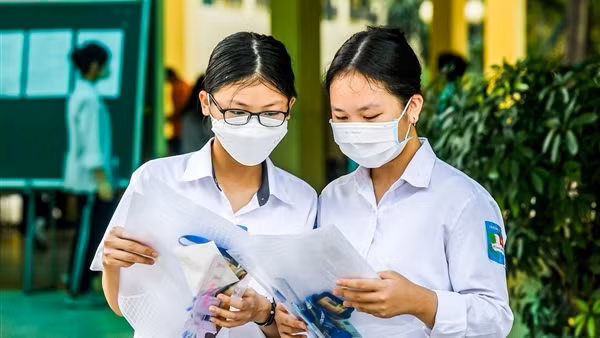 Thí sinh hào hứng vì đề thi môn Ngữ văn vừa sức