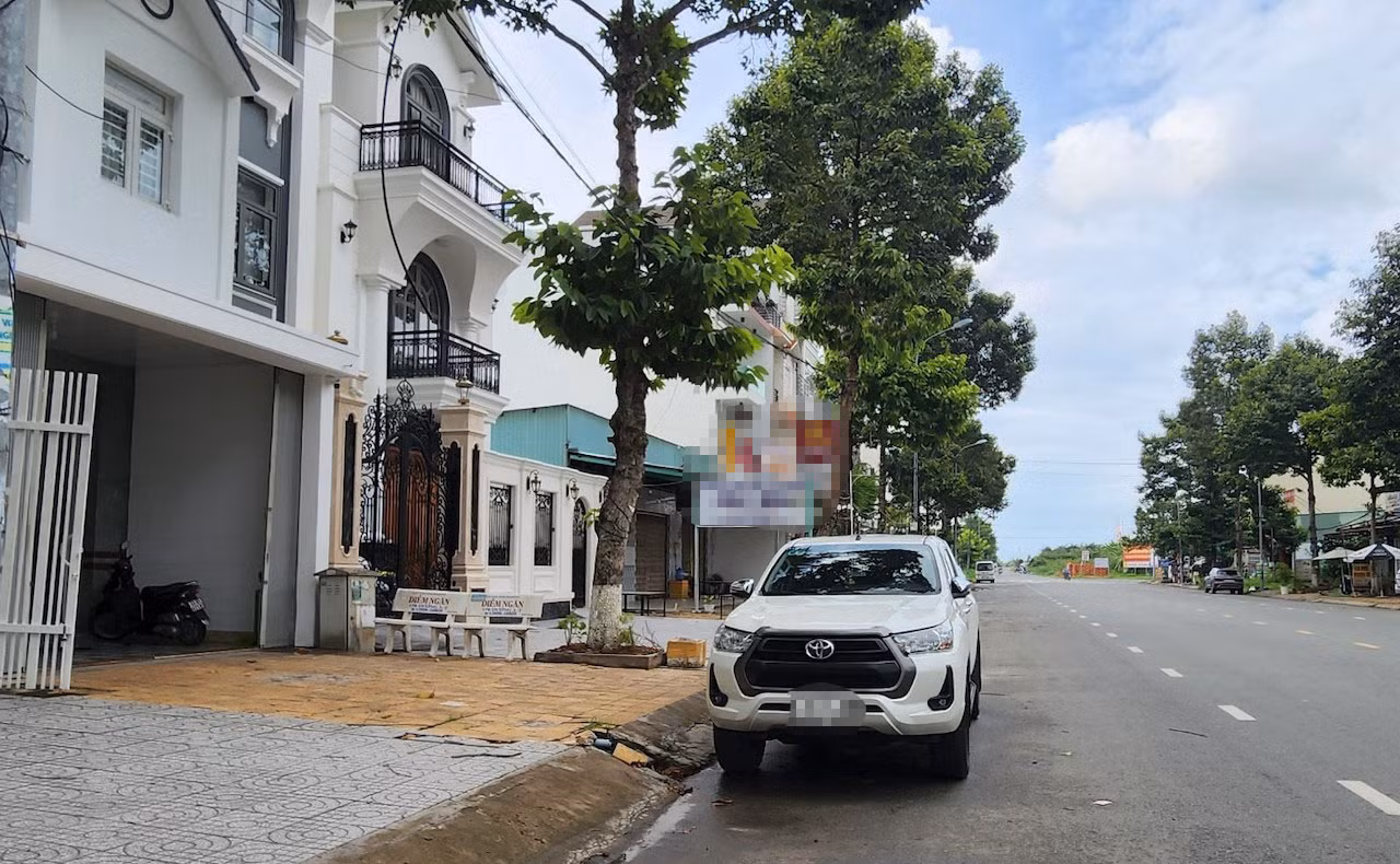 Thủ đoạn lừa đảo của băng nhóm chuyên tráo “sổ đỏ” -0
