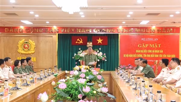 Lan toả tinh thần thi đua, nhân lên hàng trăm, hàng nghìn điển hình tiên tiến khác