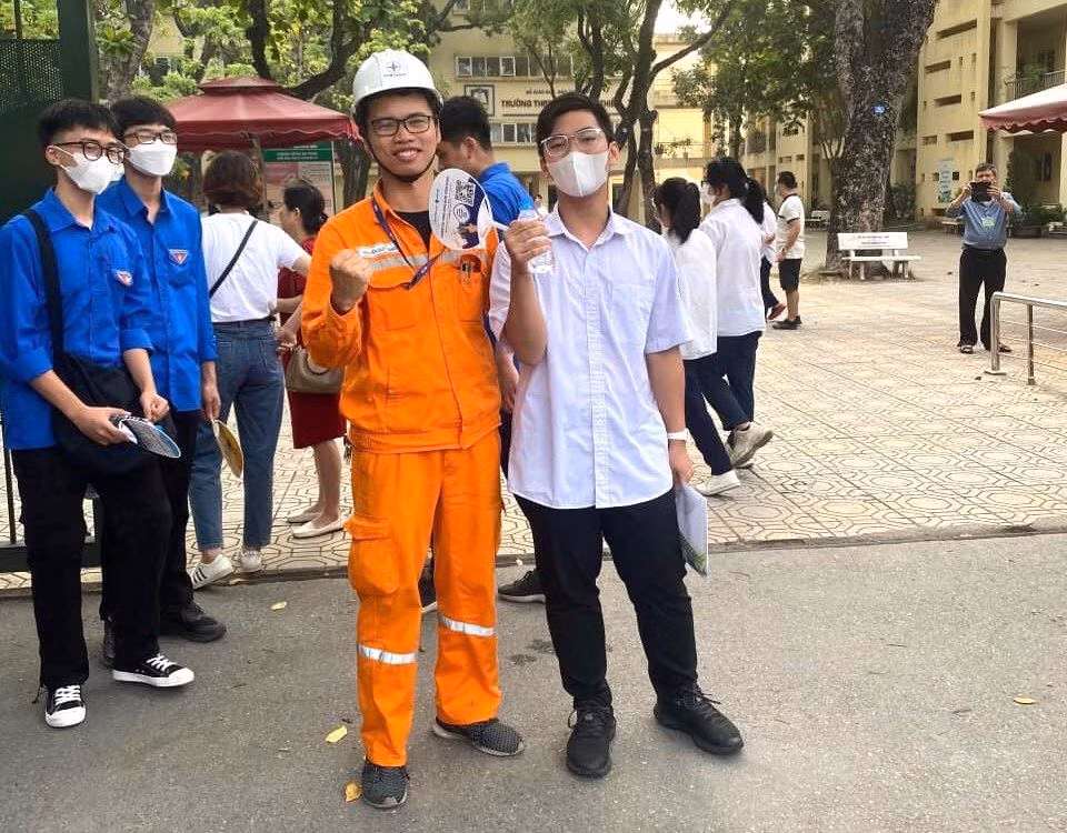 EVN Hà Nội đảm bảo điện an toàn và liên tục phục vụ cho 201 điểm thi tại Hà Nội -0