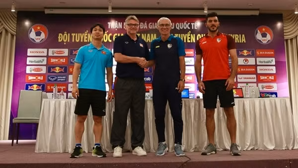 HLV Troussier: ĐT Việt Nam cần vươn ra khỏi Đông Nam Á