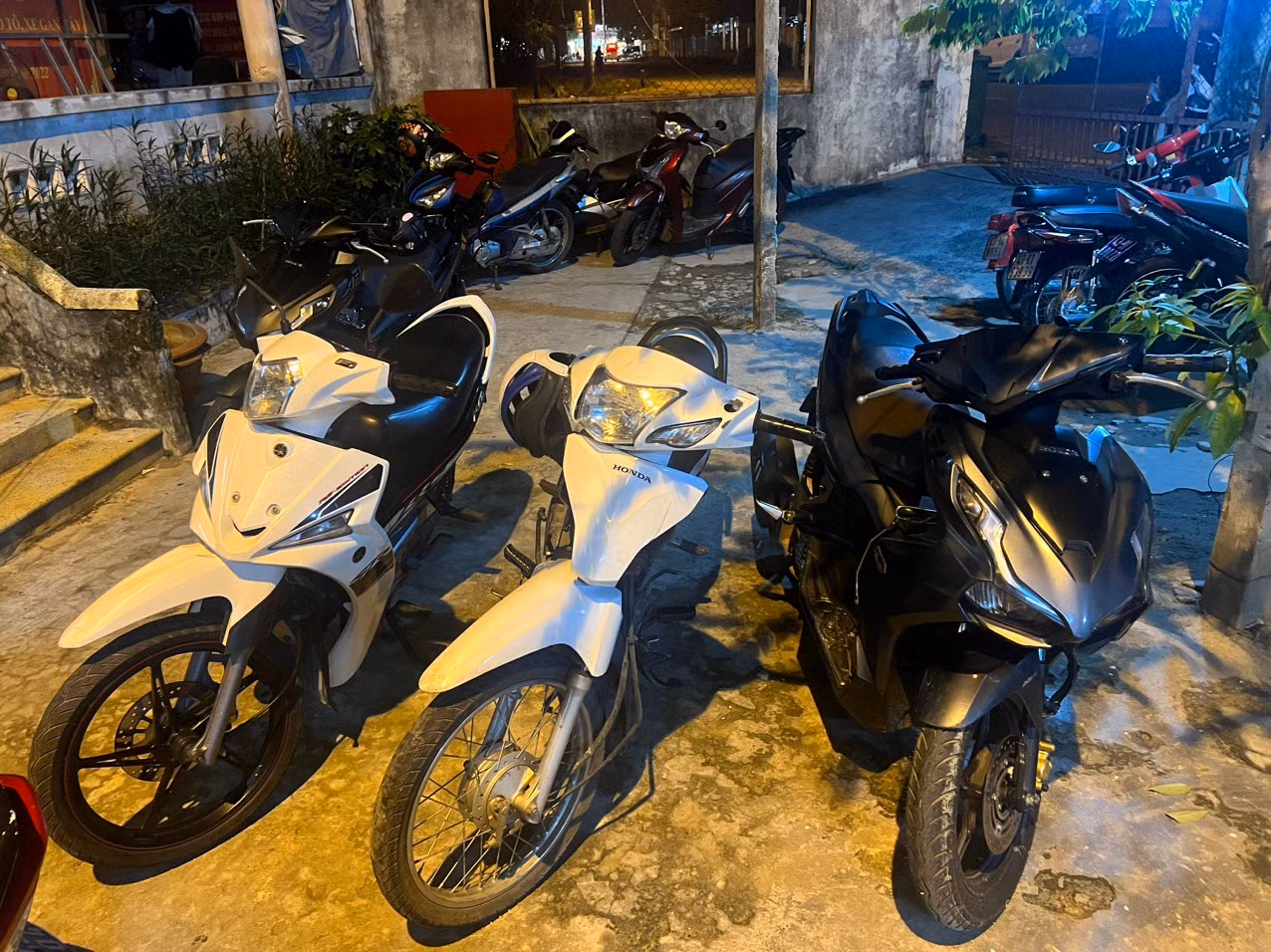 Bắt nóng nhóm thanh niên chuẩn bị súng, đạn và đao sắt tự chế đi “đòi nợ” -0