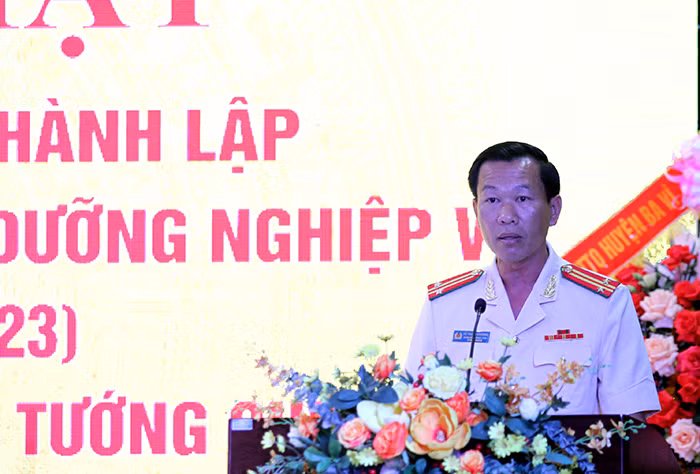 Tiếp tục phát huy truyền thống vẻ vang của lực lượng Cảnh vệ anh hùng -0
