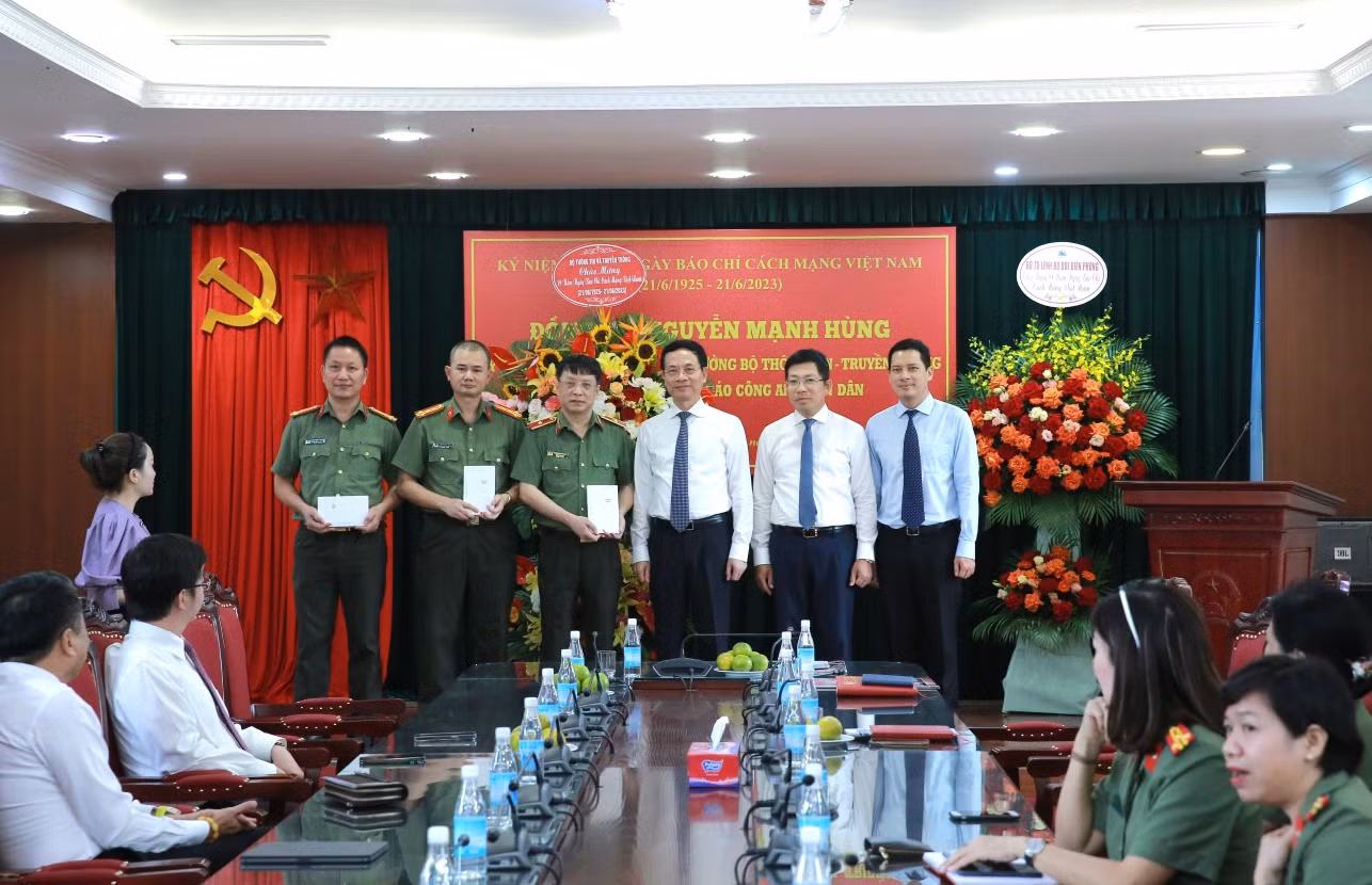 Bộ trưởng Bộ Thông tin và Truyền thông chúc mừng Báo CAND nhân kỷ niệm 98 năm Ngày Báo chí Cách mạng Việt Nam -0