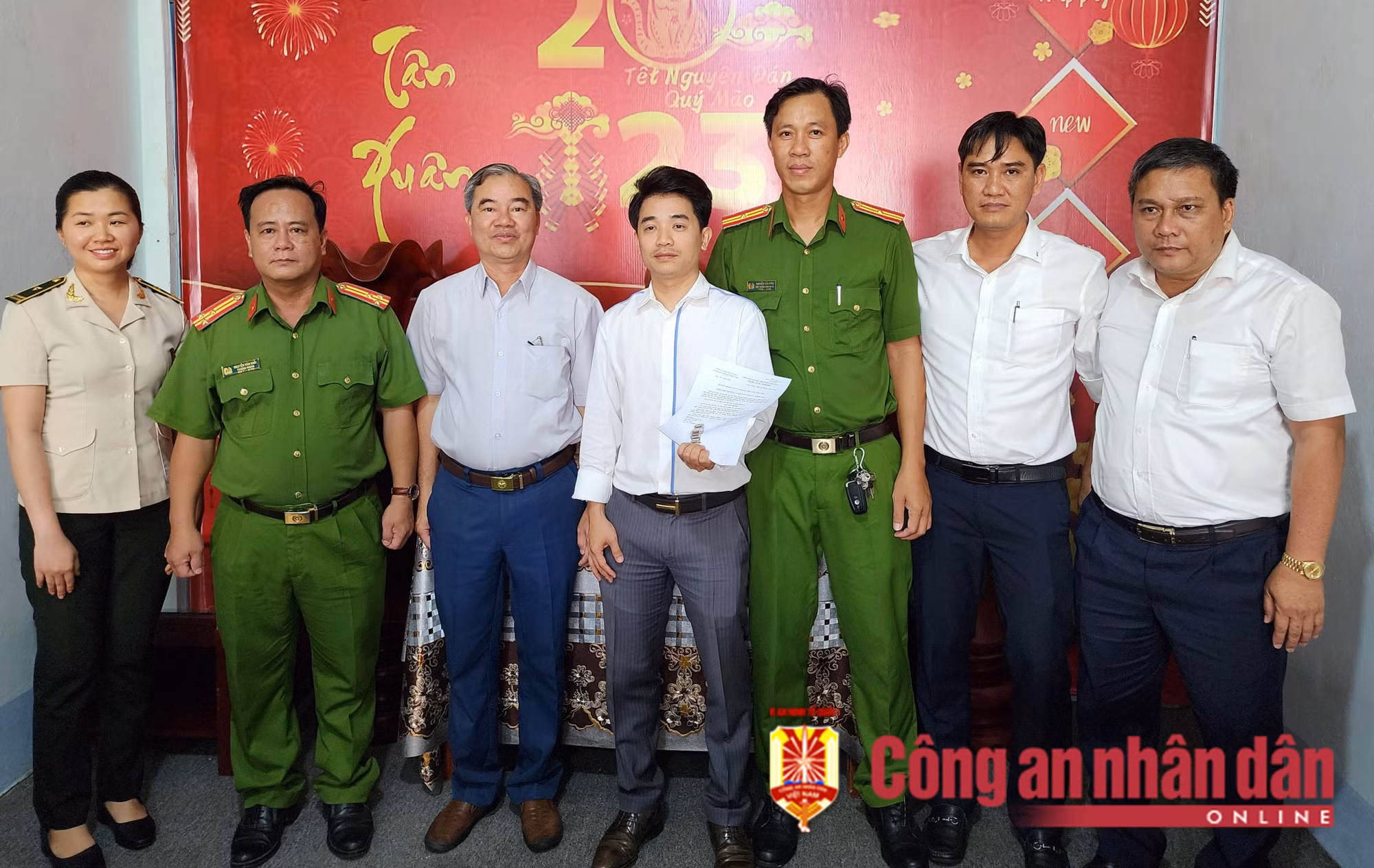 Bàn giao chiếc đồng hồ Patek Philippe bị rơi tại Sân bay Phú Quốc cho người mất -0