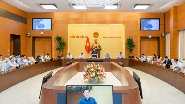 Ủy ban Thường vụ Quốc hội cho ý kiến về dự án Luật Bảo vệ quyền lợi người tiêu dùng (sửa đổi)