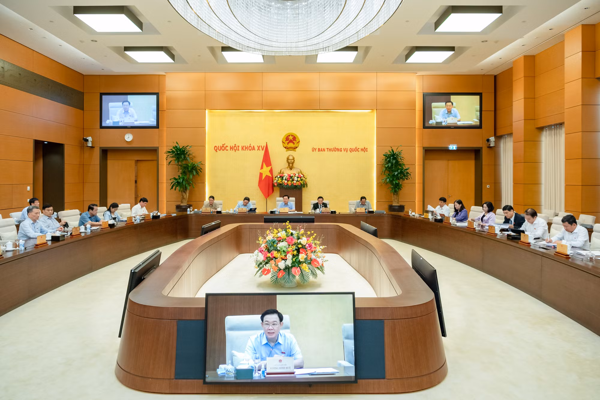 Hoàn thành việc cho ý kiến các dự án luật, dự thảo nghị quyết trình Quốc hội