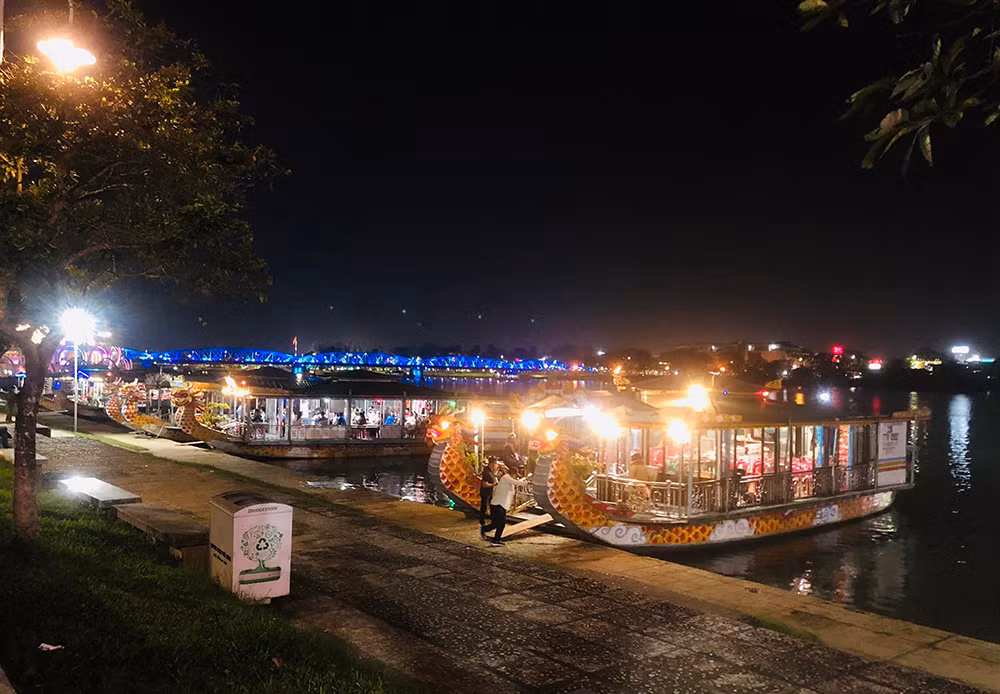 Ca Huế giữa dòng Hương -0