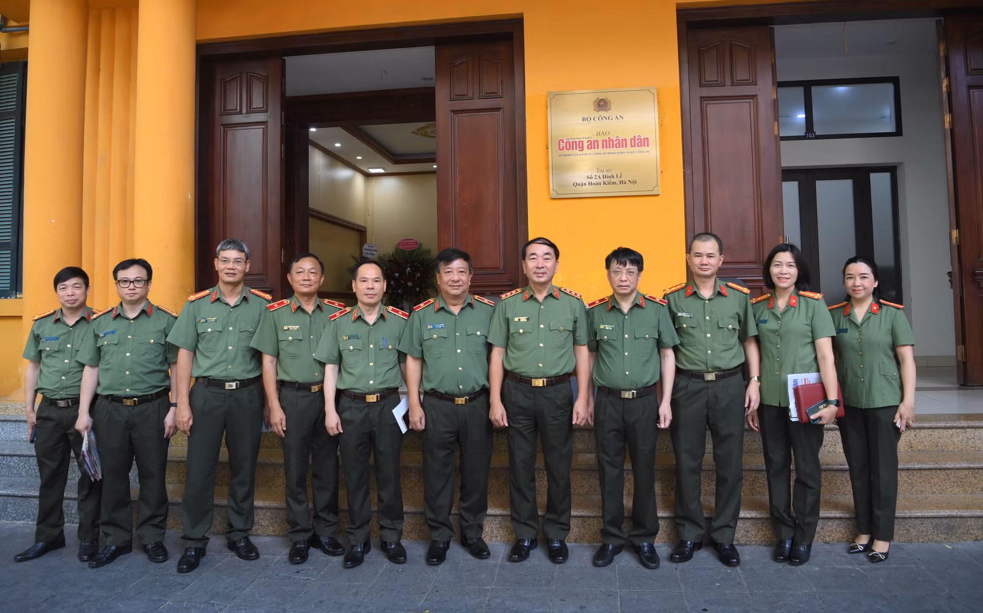 Thứ trưởng Trần Quốc Tỏ chúc mừng Báo CAND nhân kỷ niệm 98 năm Ngày Báo chí Cách mạng -0