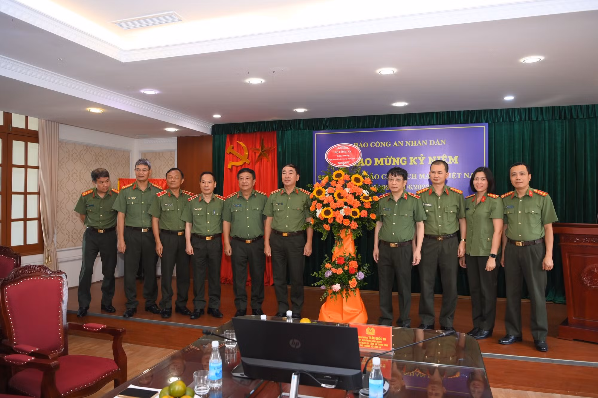 Thứ trưởng Trần Quốc Tỏ chúc mừng Báo CAND nhân kỷ niệm 98 năm Ngày Báo chí Cách mạng Việt Nam -0