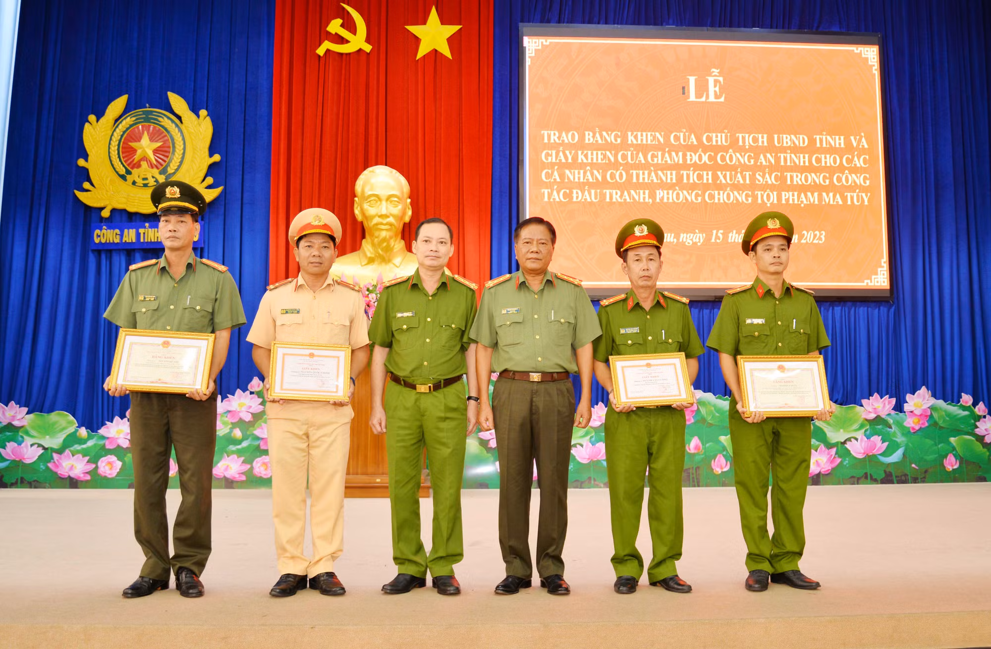 Công an Cà Mau khen thưởng 6 cá nhân có thành tích triệt phá tội phạm ma túy -0