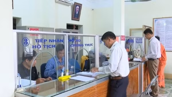 Từ 1/8, công chức cấp xã phải tốt nghiệp đại học trở lên