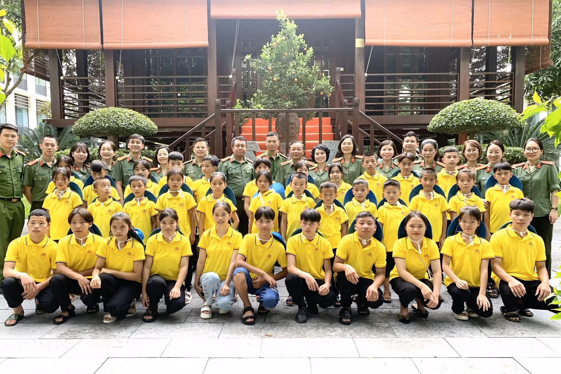 Gặp mặt con nuôi Công an xã, con nuôi mẹ đỡ đầu Công an tỉnh Hà Giang -0