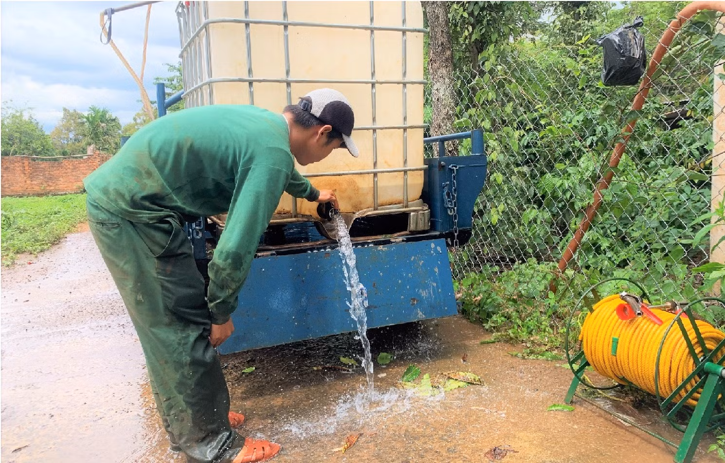 Buôn làng bình yên trở lại sau “biến cố” -0