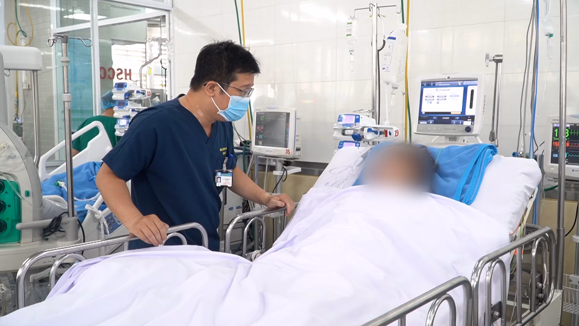 Đi hút mỡ bụng, người phụ nữ bị thủng bụng, mất 6 lít máu, rơi vào hôn mê -0
