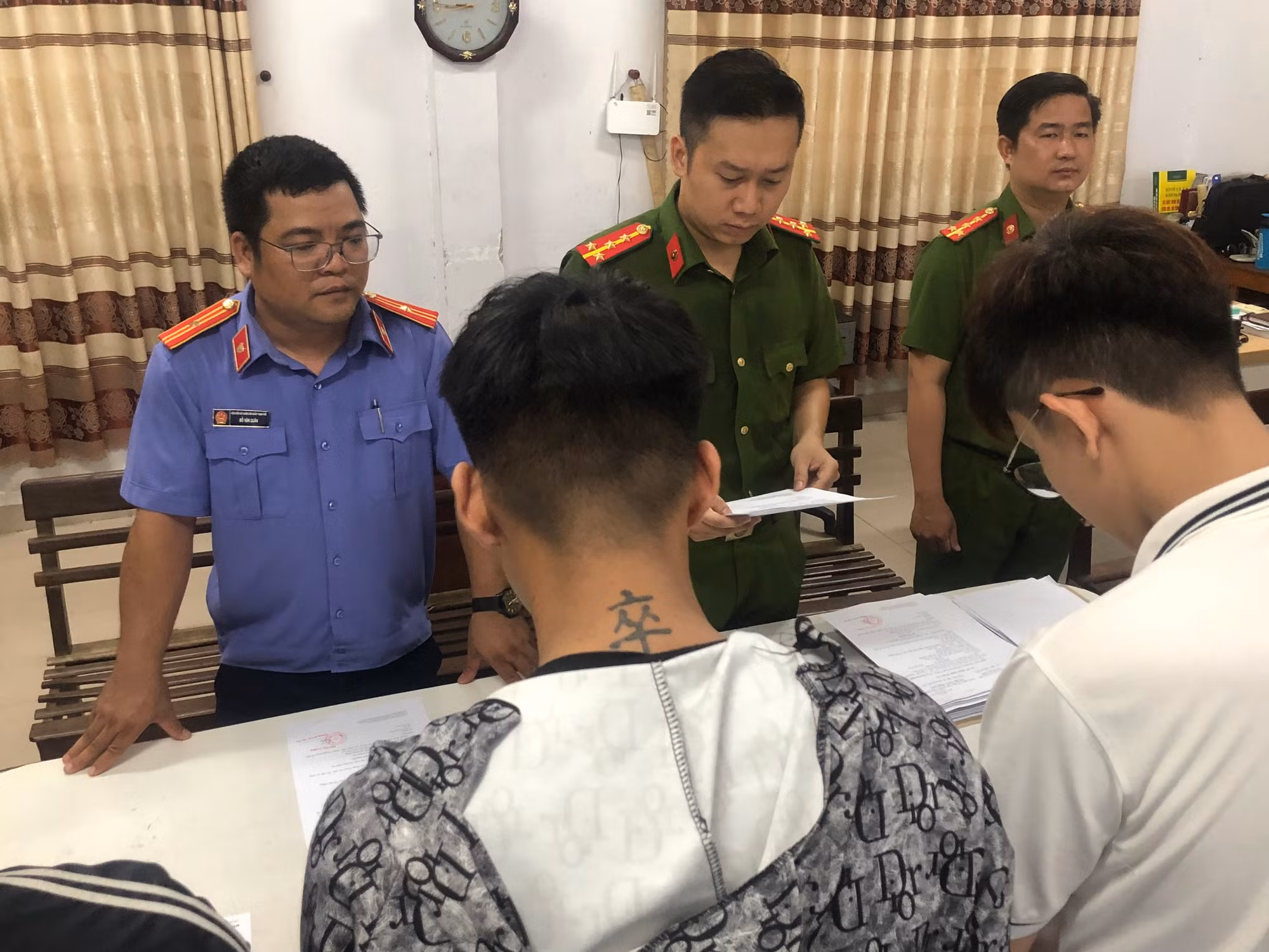 Bắt giam nhiều đối tượng tham gia vụ hỗn chiến trên đường phố Đà Nẵng -0