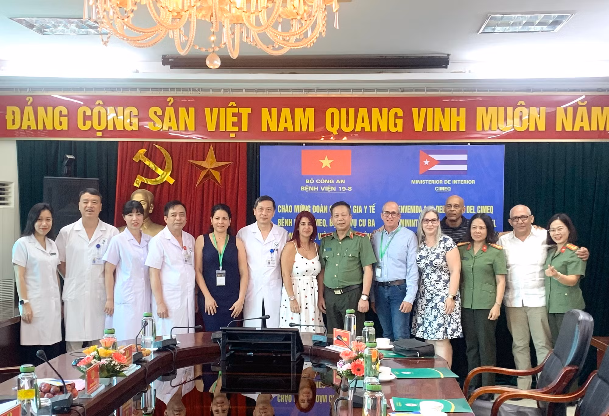 Thắt chặt mối quan hệ hợp tác giữa Bệnh viện 19-8 Bộ Công an và Bệnh viện CIMEQ -0