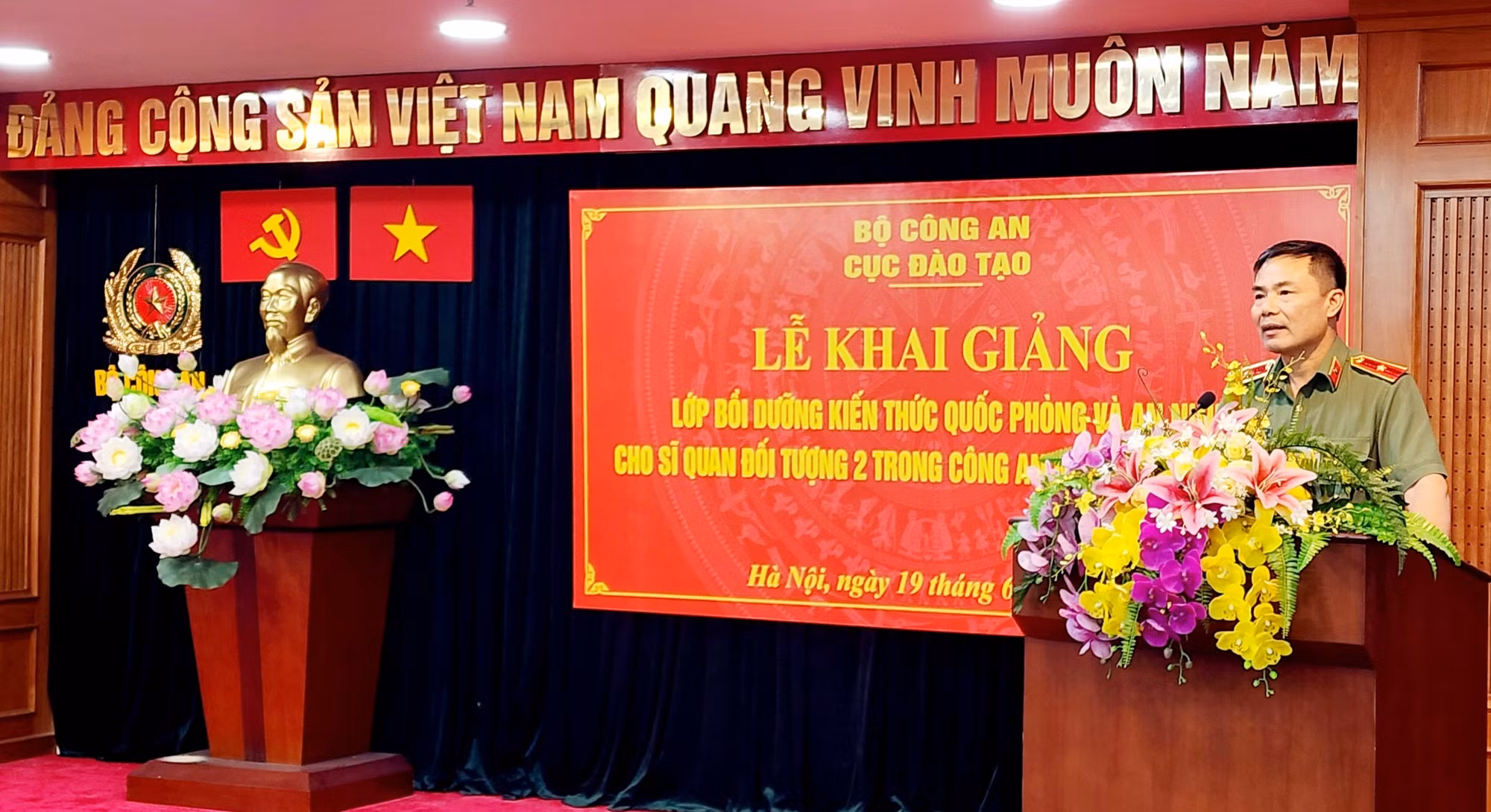 Khai giảng lớp bồi dưỡng kiến thức quốc phòng và an ninh cho sĩ quan đối tượng 2 trong CAND -0