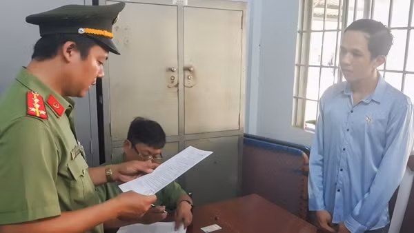 Lên mạng mua súng quân dụng để...phòng thân
