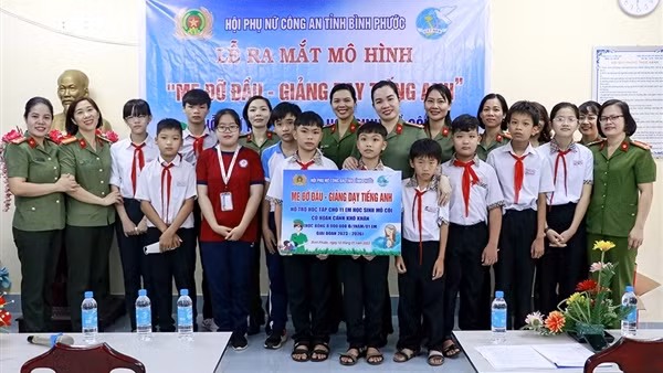 Phụ nữ Công an Bình Phước thực hiện hiệu quả chương trình “Mẹ đỡ đầu”