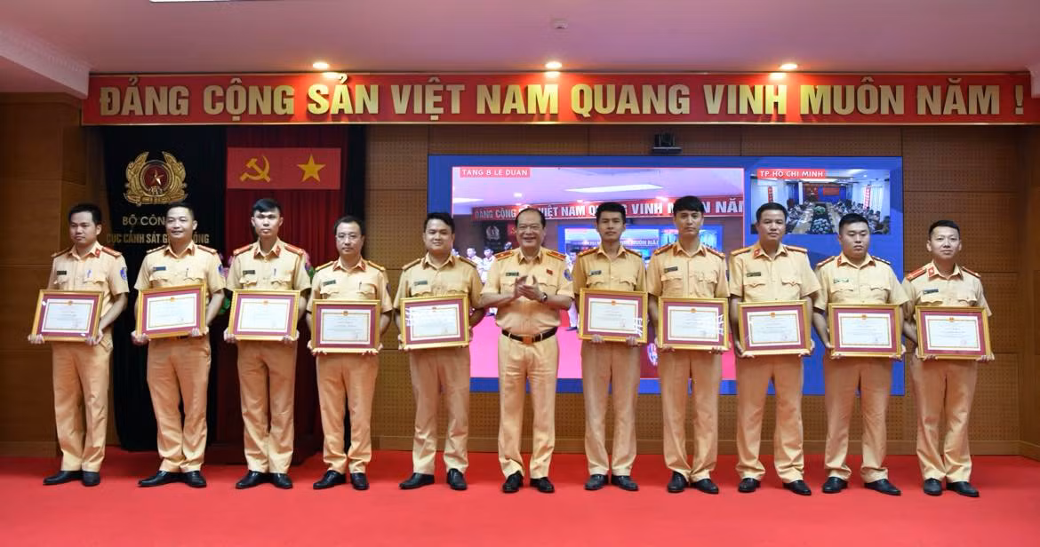 CSGT hỗ trợ đăng kiểm được 158.293 lượt phương tiện -1