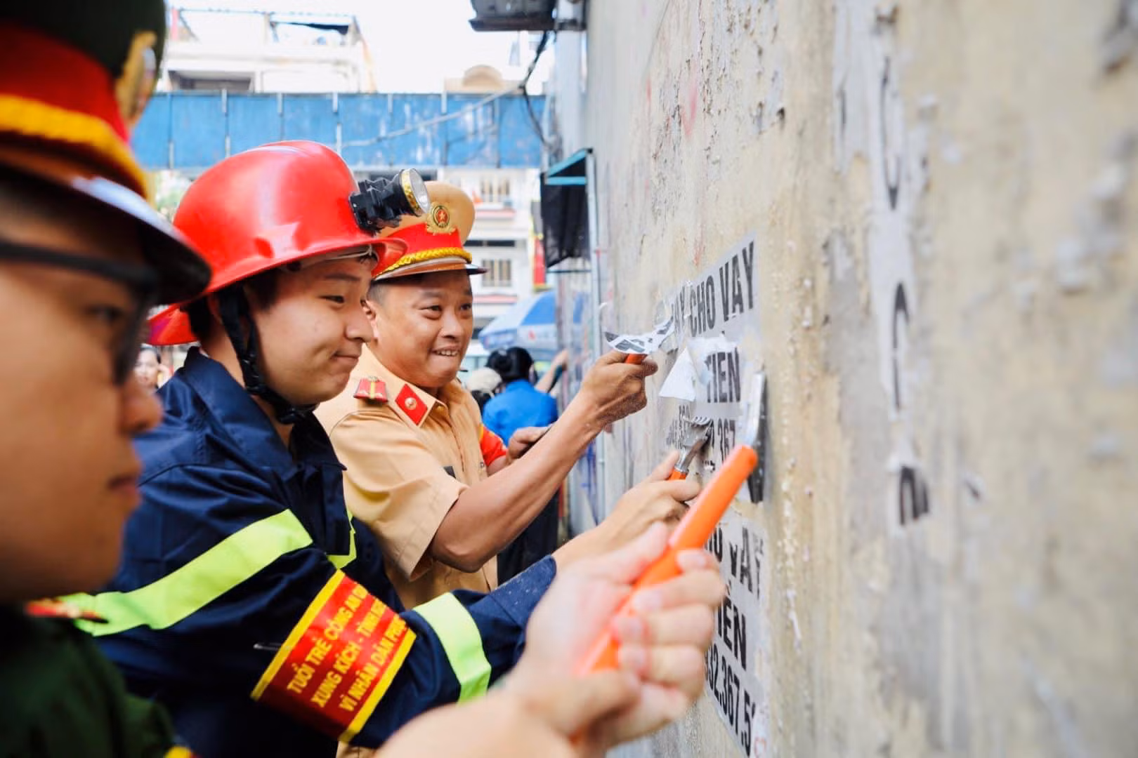 TP Hồ Chí Minh tổng ra quân cao điểm bóc, xóa các sản phẩm quảng cáo sai quy định -1