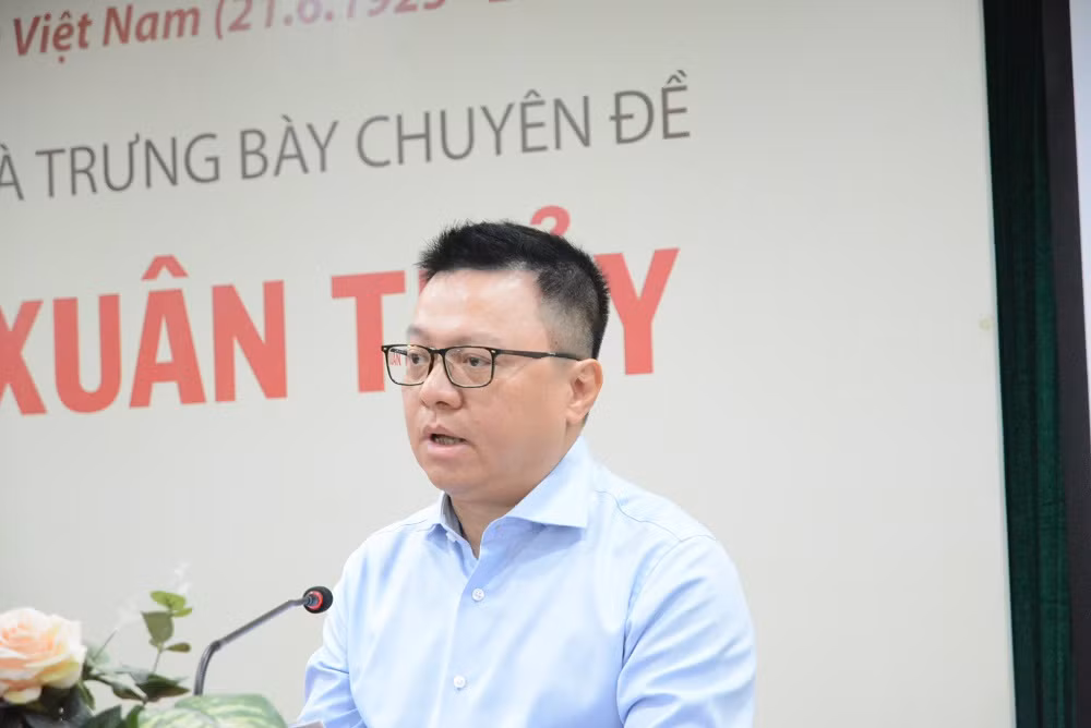 Nghiên cứu dựng tượng nhà báo Xuân Thủy -0