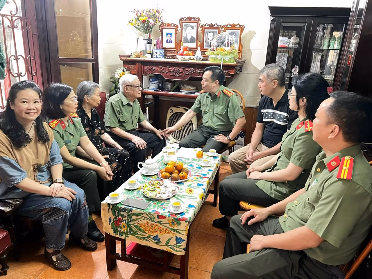 Bệnh viện 19-8 đến thăm, tri ân Thượng tá Nguyễn Trọng Quý - người chiến sĩ Điện Biên năm xưa -0