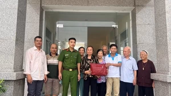 Công an xã kịp thời ngăn chặn vụ lừa đảo 300 triệu đồng