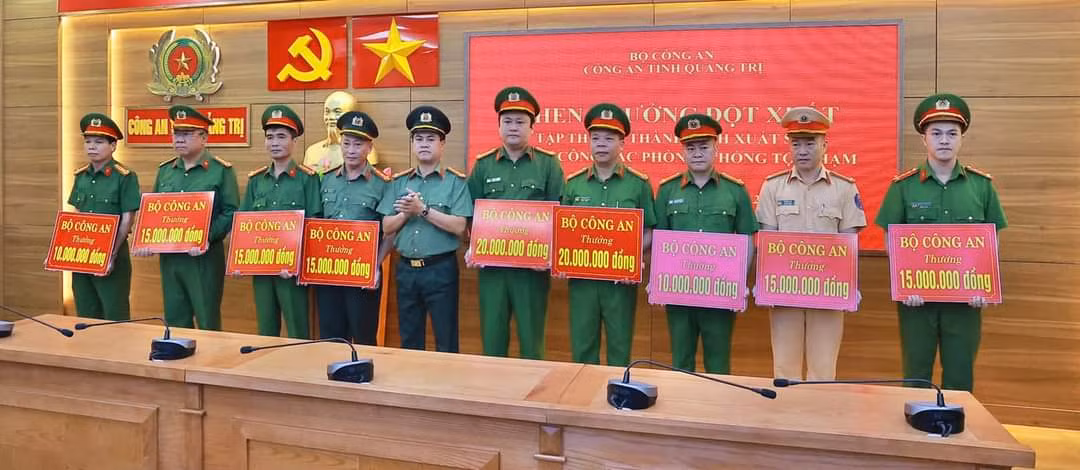 Khen thưởng các đơn vị có thành tích xuất sắc trong tấn công, trấn áp tội phạm -0
