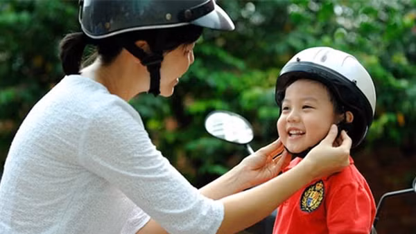 Đội mũ bảo hiểm đạt chuẩn giảm tới 42% nguy cơ tử vong tai nạn giao thông