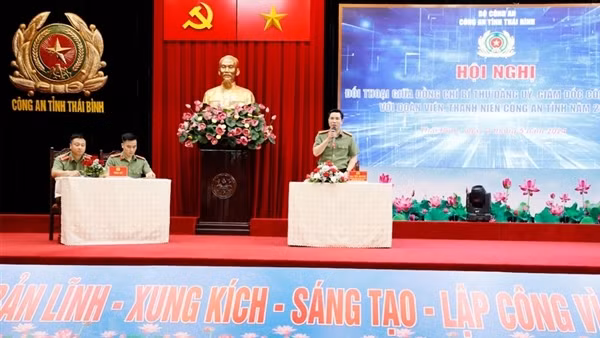 Lãnh đạo Công an tỉnh Thái Bình đối thoại với đoàn viên, thanh niên