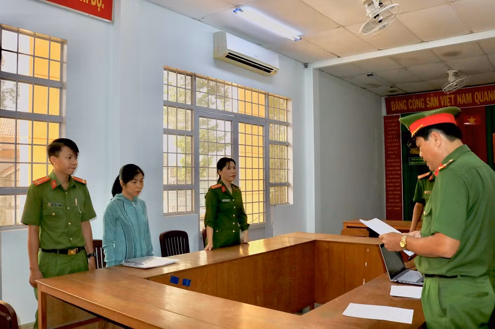 Bắt tạm giam nguyên Kế toán trưởng Trung tâm Y tế ở An Giang -0