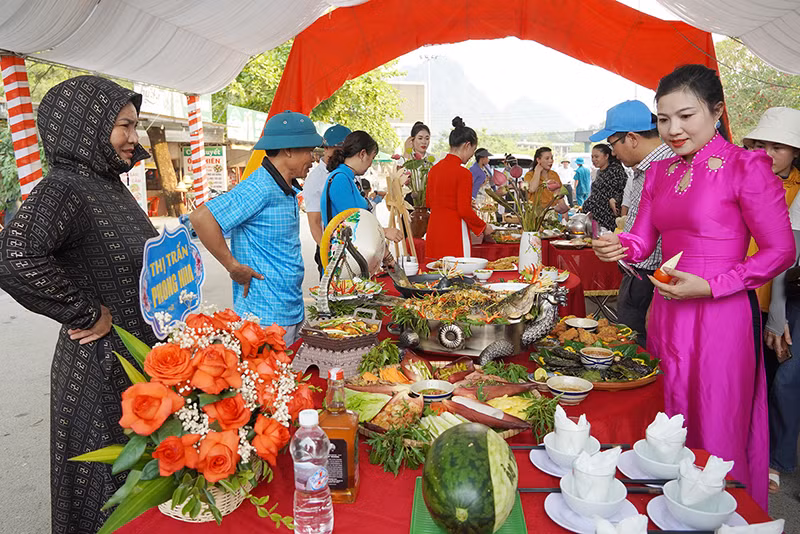 Độc đáo hội thi cá trắm sông Son ở Phong Nha-Kẻ Bàng -0