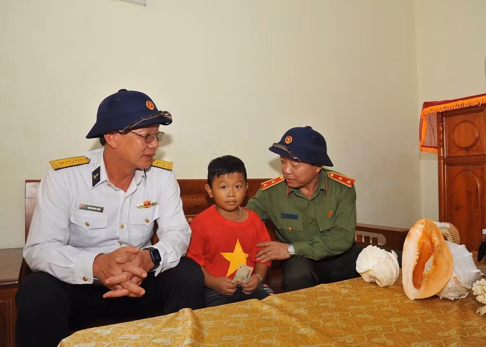 Đến Trường Sa để thêm yêu Tổ quốc (Bài cuối) -0