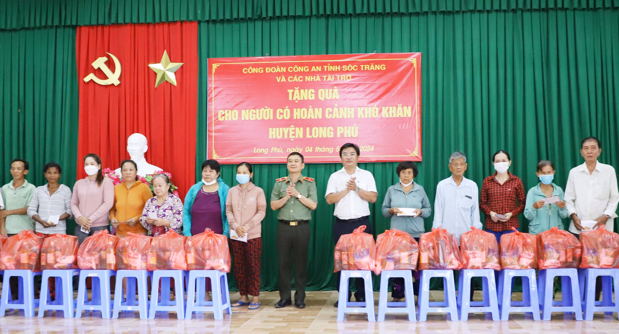 Cục An ninh điều tra tặng quà người dân khó khăn tỉnh Sóc Trăng -0