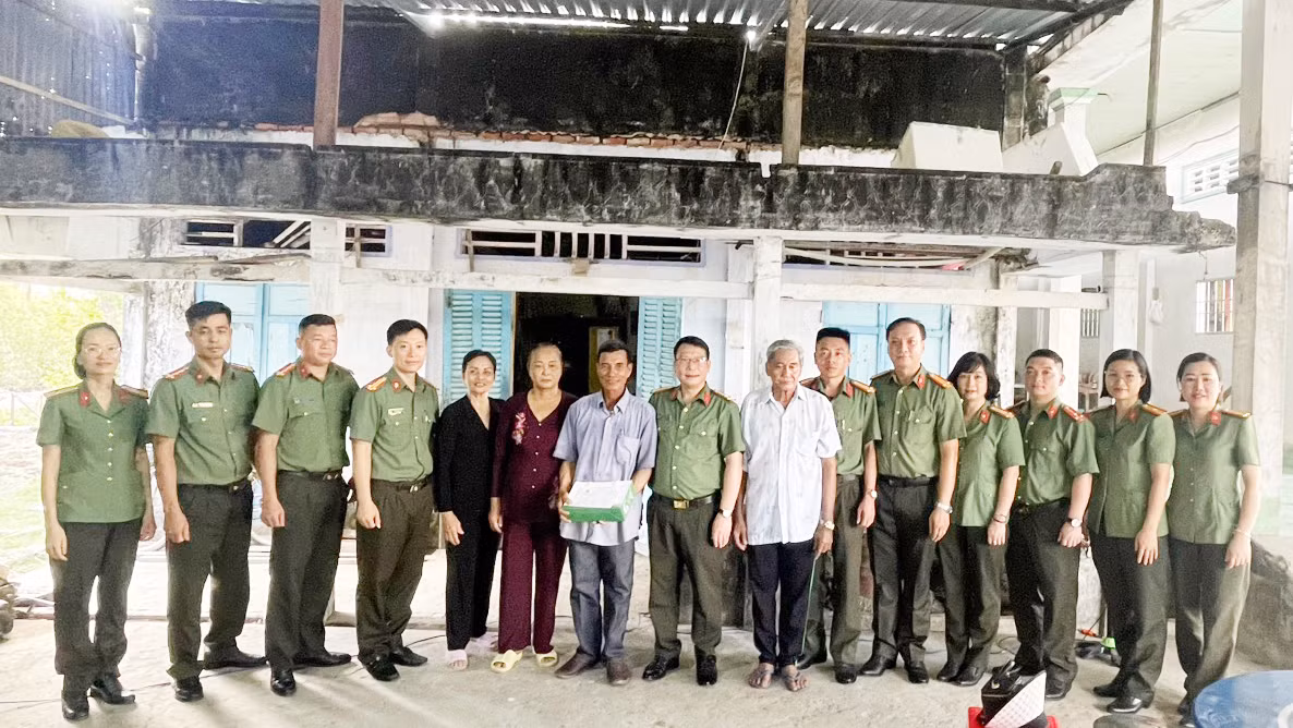 Xây dựng, sửa chữa nhà cho 2 đồng chí từng tham gia Chuyên án CM12 -1