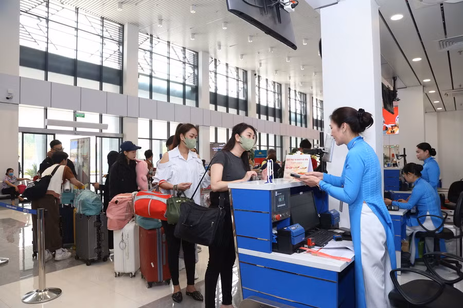 Khách qua Cảng hàng không Điện Biên tăng gấp 5 lần -0
