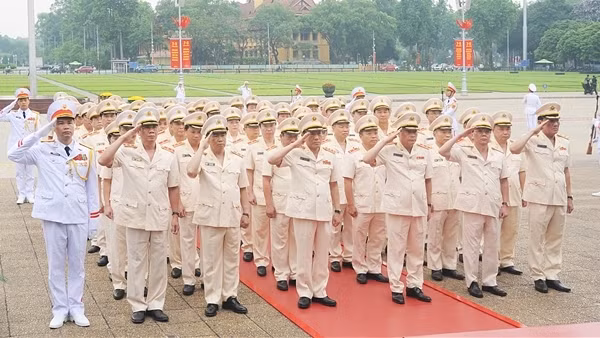 Lãnh đạo Bộ Công an vào Lăng viếng Chủ tịch Hồ Chí Minh