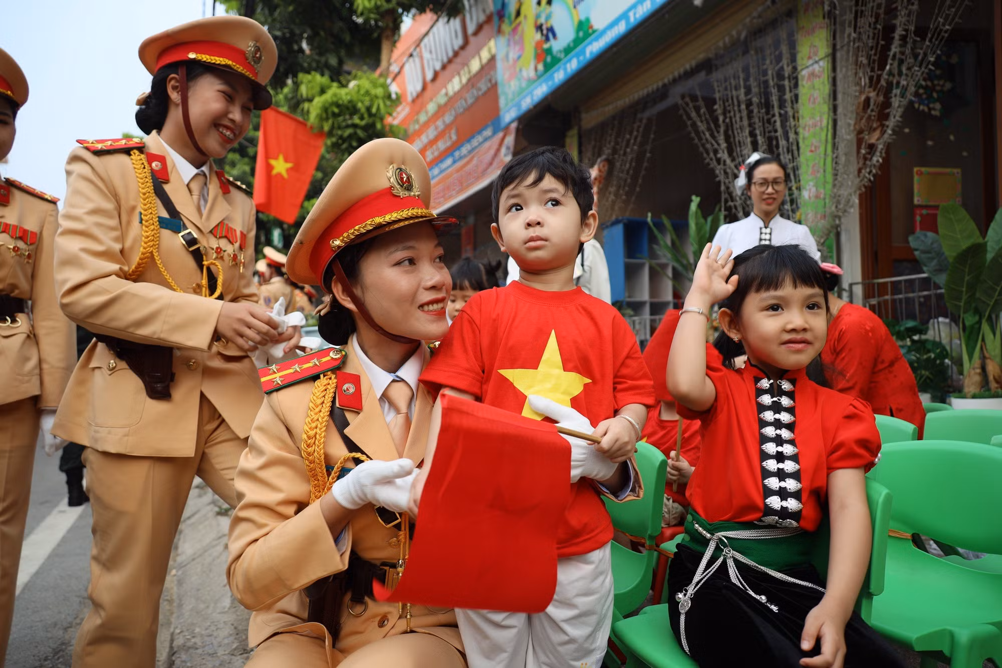 Thắm tình quân dân nơi mảnh đất Điện Biên anh hùng! -0