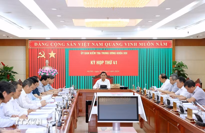Ủy ban Kiểm tra Trung ương đề nghị xem xét, thi hành kỷ luật một loạt cán bộ -0