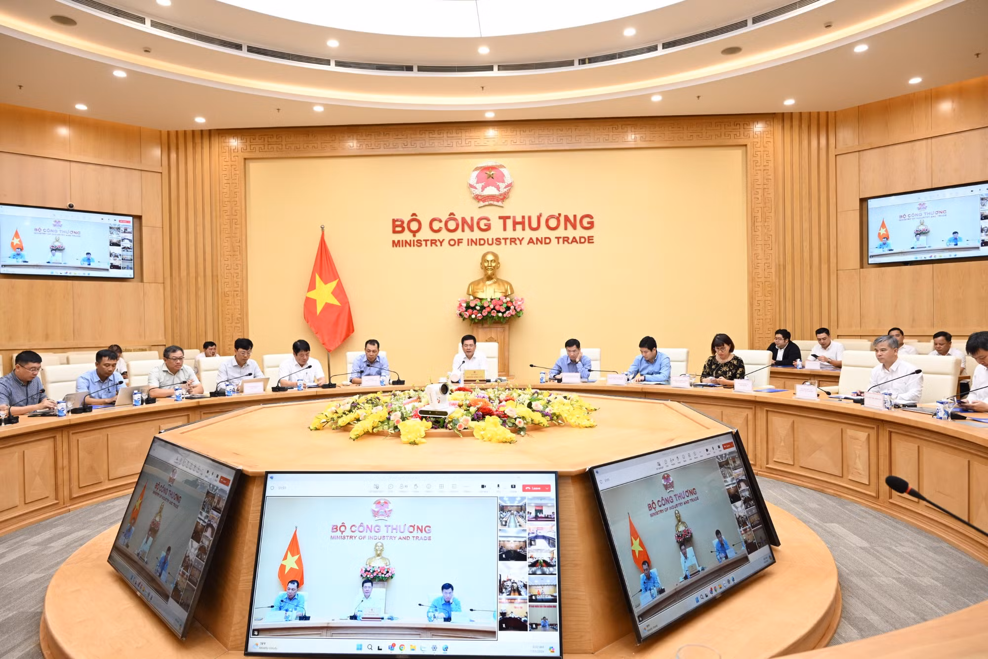  Đẩy nhanh tiến độ sản xuất, thi công dự án Đường dây 500 kV mạch 3 -0