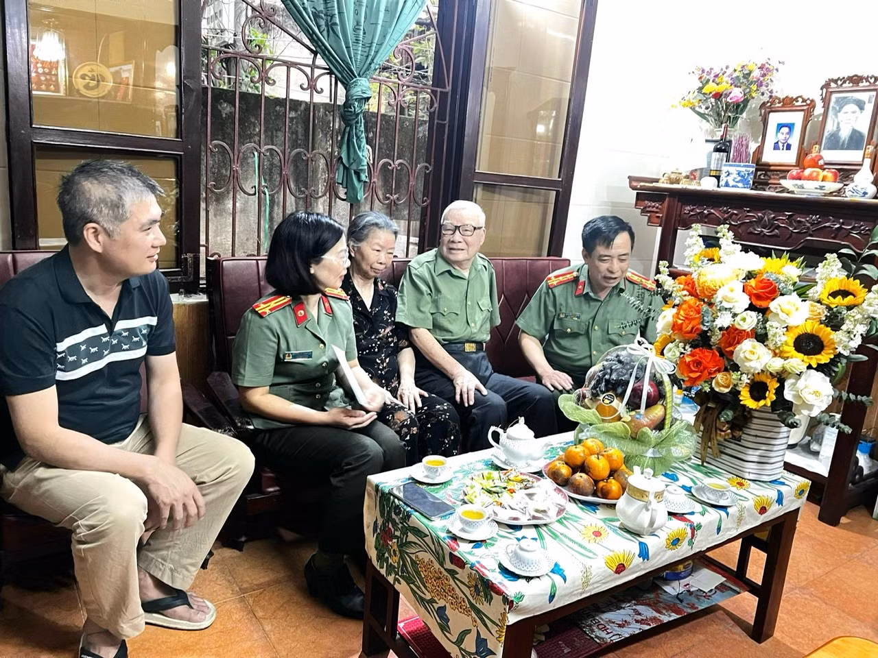 Bệnh viện 19-8 đến thăm, tri ân Thượng tá Nguyễn Trọng Quý - người chiến sĩ Điện Biên năm xưa -0