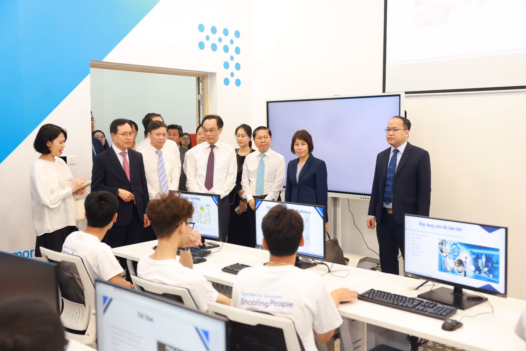 Khởi động chương trình đào tạo 50.000 kỹ sư ngành bán dẫn đến năm 2030 -0