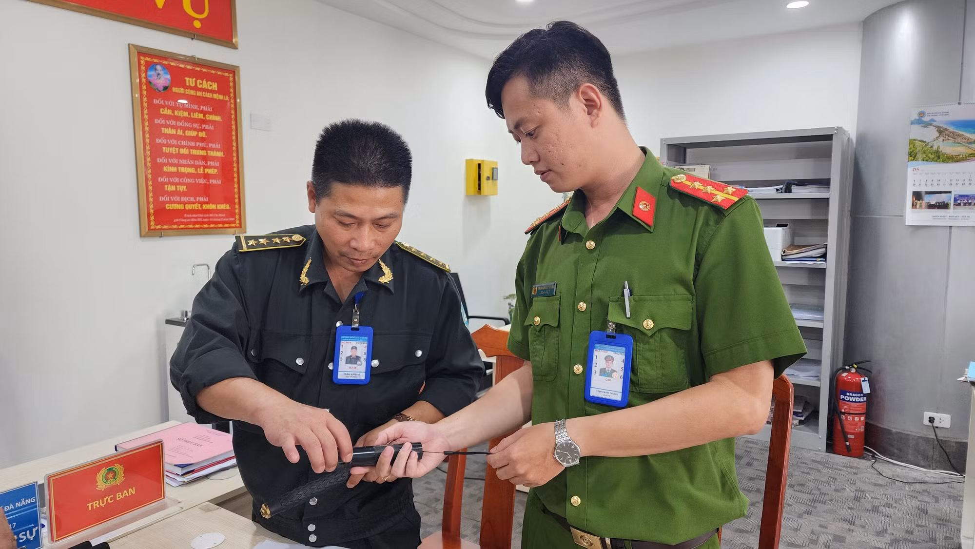  Hàng chục vũ khí, công cụ hỗ trợ “đi lậu” bị phát hiện qua soi chiếu an ninh sân bay Đà Nẵng -1