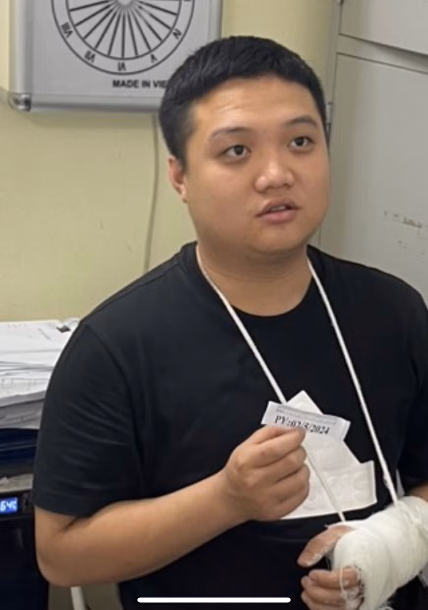 Tạm giữ chủ cửa hàng quán cà phê, cầm dao chém 