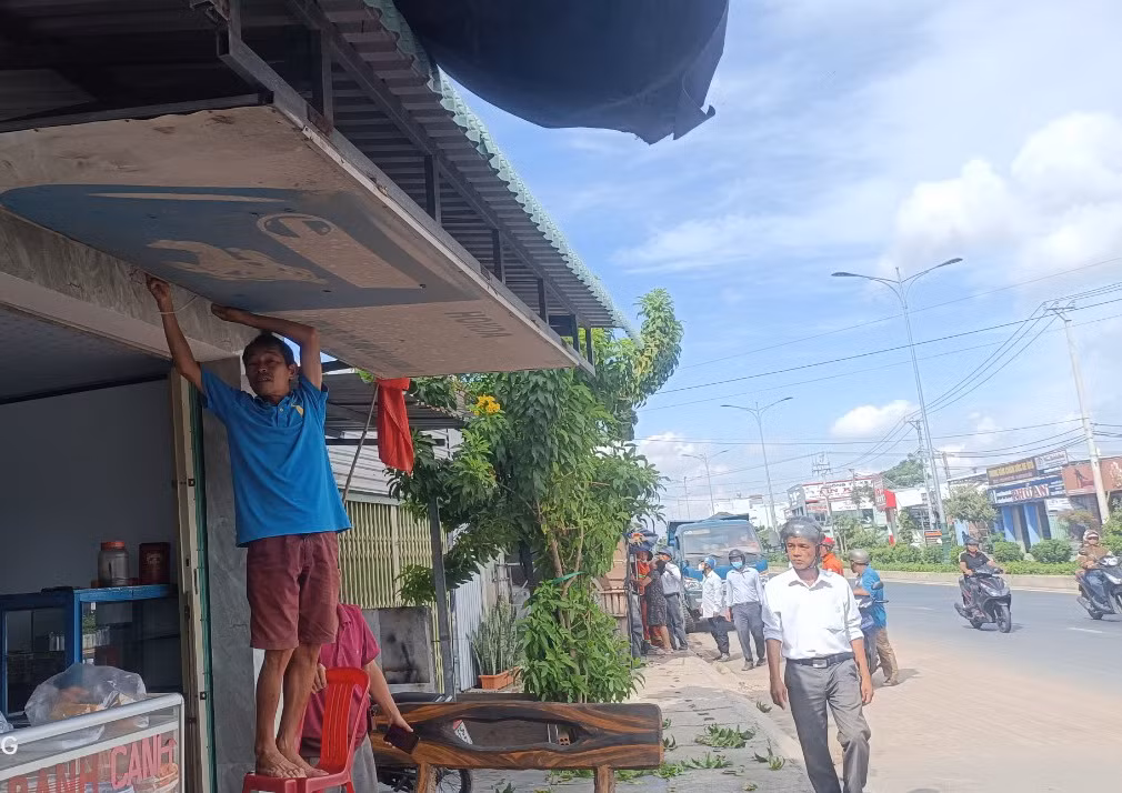  Ra quân xử lý vi phạm hành lang ATGT trên 3 tuyến quốc lộ và 6 tuyến tỉnh lộ ở Phú Yên -0